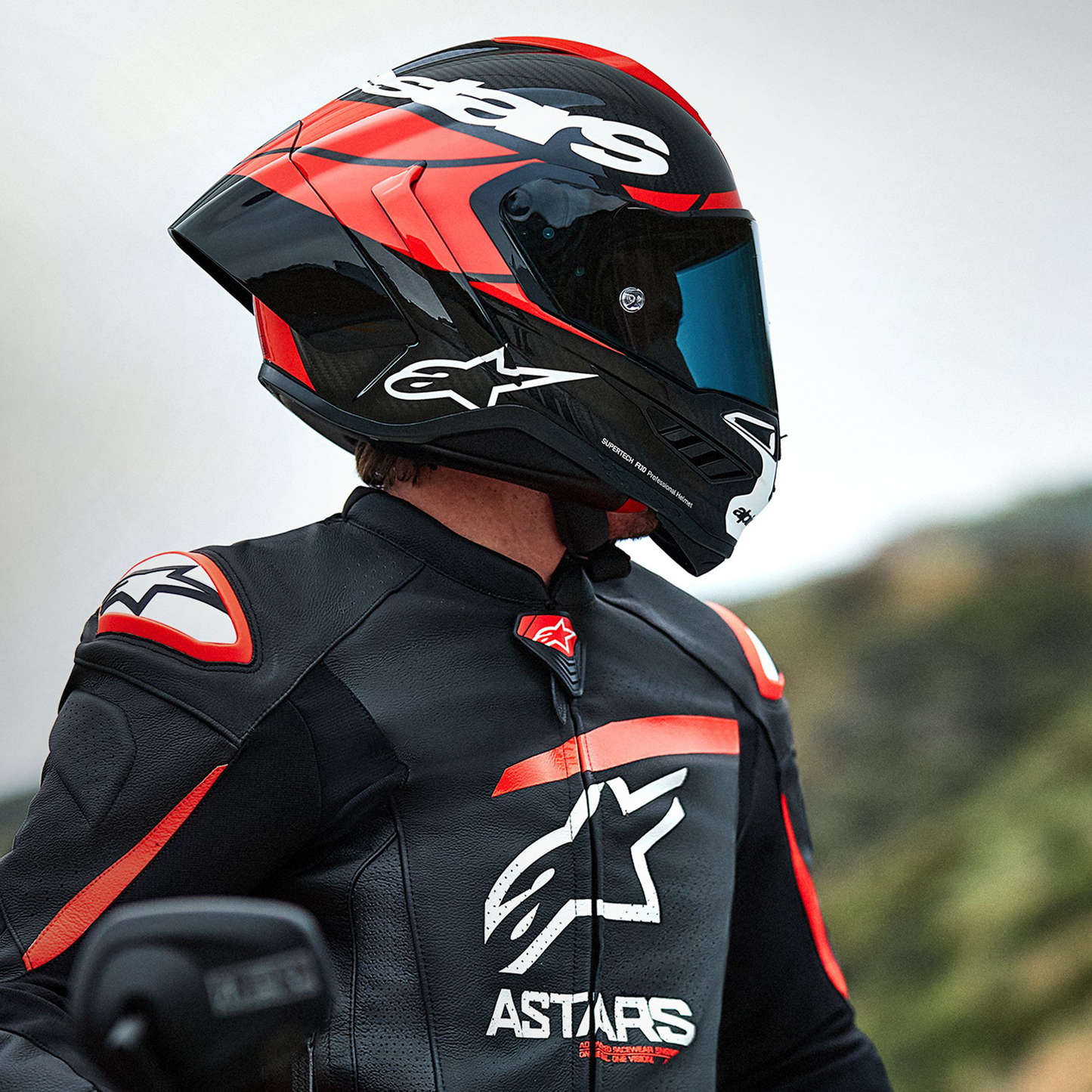 Alpinestars Supertech R10 - Element Black Carbon/Bright Red/White Gloss - Includes Tinted Visor