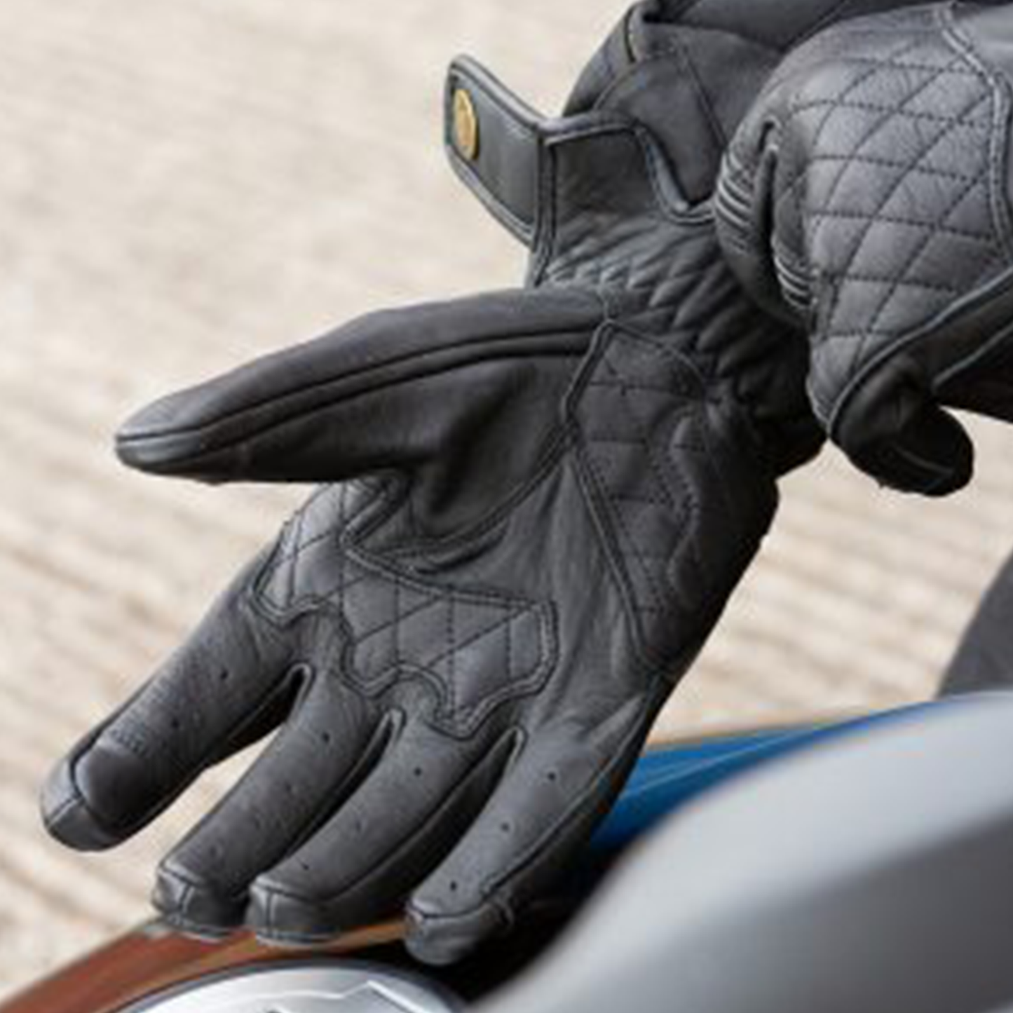 Merlin Merlin Skye Ladies Leather Gloves - Black - Side View